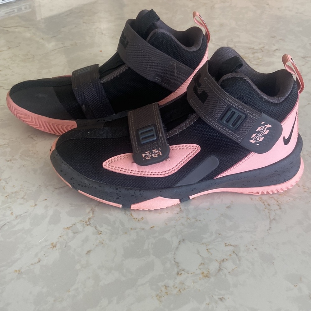 NIKE Lebron Soldier XIII Size 13 Pink